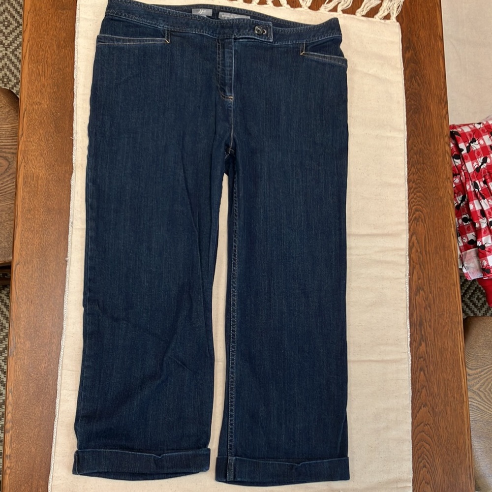 J JILL dkblue Jeans. Cuffed Capris, 12T tall. Genuine fit below the waist. Cute!